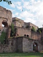 Fototapeta premium Burg Nanstein – mittelalterliche Burgruine bei&nbsp;Landstuhl&nbsp;in der&nbsp;Westpfalz&nbsp;(Rheinland-Pfalz)&nbsp; 
