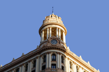 Fototapeta na wymiar Torre de edificio Madrid