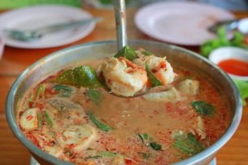 Prawn and lemon grass soup with mushroom or 