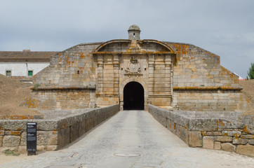 Puerta en la muralla de la ciudadela de Almeida. Distrito de Guarda. Portugal.