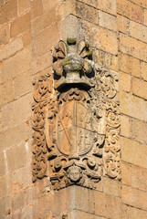 Gran escudo nobiliario en Cáceres, Extremadura, España