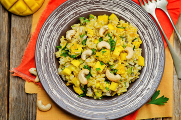 Curry chicken rice with mango and parsley