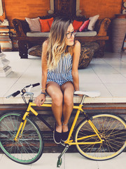 Fototapeta na wymiar Beautiful woman posing outdoors with retro bicycle.