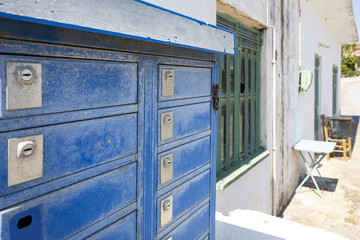 Ausgediente Briefkästen auf Kreta, Griechenland