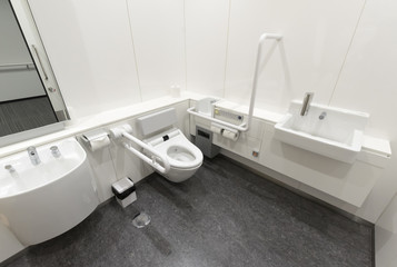 多機能トイレ（多目的・高機能トイレ）の内部	