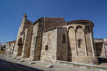 Fototapeta na wymiar Iglesia románica de Santa María la Nueva en la ciudad de Zamora, España