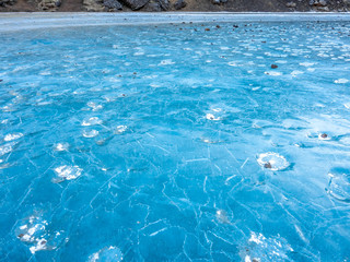 Obraz na płótnie Canvas Ice in lake at Kerid crater, Iceland