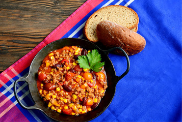Chili con carne in pan with Rye bread