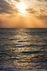 Obraz premium a bright sunrise over the sea. seascape