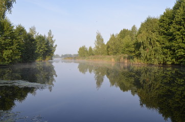 Fototapeta na wymiar Раннее утро на озере