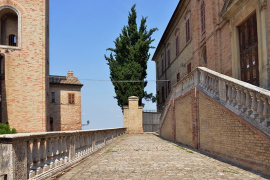 veduta panoramica di alcuni angoli di Ripatransone, Marche, Italia