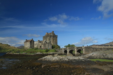 Fototapeta na wymiar Eilean Donan Castle Highlands Schottland Burg Schloss