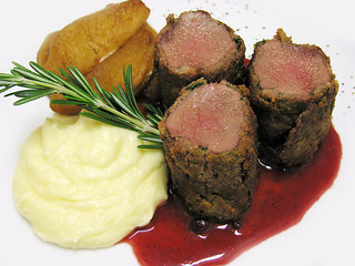 potato, venison, roe deer, roll, sauce