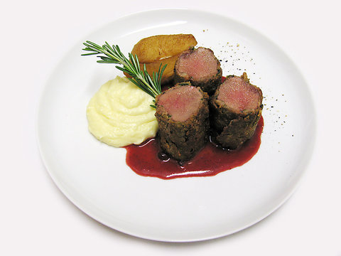 potato, venison, roe deer, roll, sauce
