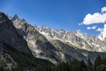 Fototapeta na wymiar Massiccio del Monte Bianco dalla Val Veny, Estate 