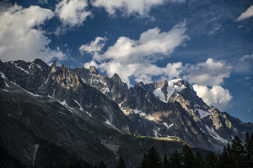 Massioccio del Monte Bianco visto dalla Val Veny al tramonto
