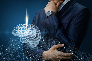 Businessman produces brainstorming .