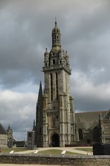Fototapeta na wymiar Die Kirche St-Germain in Pleyben, Bretagne