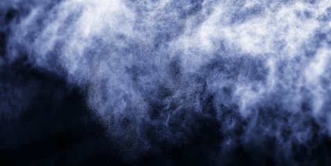 Obraz na płótnie Canvas A stream of water and a cloud of drops
