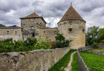 Gate and ramparts in Glurns