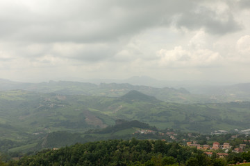 Naklejka premium Fog over village at hills