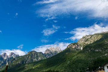 Obraz premium Scenic mountain peaks 