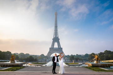 bride and groom by the eiffle tower