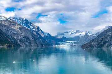 Obraz na płótnie Canvas Glacial Mountains