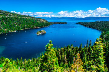 Fototapeta na wymiar Beautiful Day in Lake Tahoe, California
