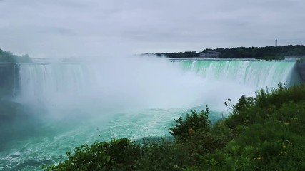 An image of the Niagara Falls from the Canadian side