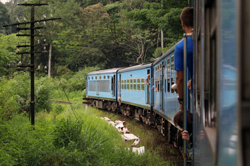 Obraz premium Tourists feeling happy along the way on the scenic blue train to Ella