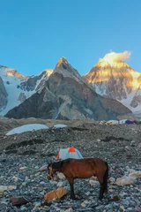 Deurstickers K2 Mooie camping K2 basiskamp en Gondogoro la (pas) expeditie in Karakorum bereik, Skardu, Pakistan