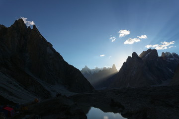 Berggipfel Gasherbrum 4 auf der K2-Trekkingroute auf dem Weg zum Concordia-Lager, K2-Basislager-Trek, Pakistan