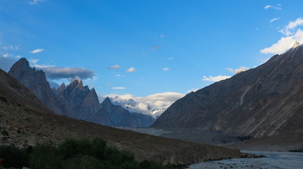 Fototapeta na wymiar Goro II Concordia peak on the way to K2