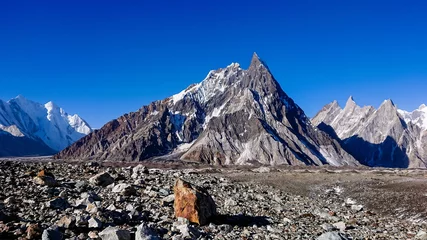 Papier Peint photo K2 Pic de mitre dans la chaîne de montagnes du Karakoram vue depuis le camp Concordia, camp de base k2, Pakistan.