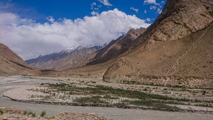 Obraz premium Landscape of K2 trekking trail in Karakoram range, Trekking along the Braldu River in the Karakorum Mountains in Northern Pakistan