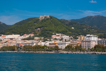 Fototapeta na wymiar Veduta panoramica di Salerno sul mar Tirreno