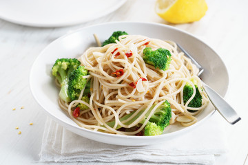 spaghetti broccoli on white plate