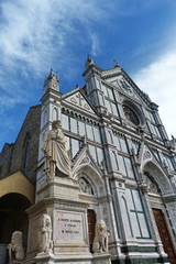 Fototapeta na wymiar Santa Croce church and Dante Alighieri statue, Florence, Italy