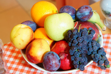 Verschiedene Früchte auf ein Teller
