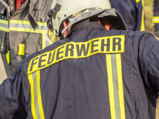 Fototapeta premium Feuerwehrmann im Einsatz