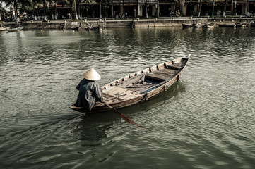 Hoi An Vietnam barque sur la rivière
