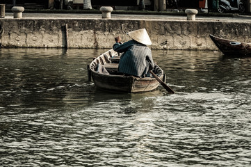 Hoi An Vietnam barque sur la rivière