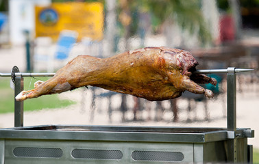 Barbecue a whole lamb