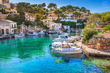 Sommer Urlaub Meer Boote Landschaft Dorf Idylle Spanien Insel Mallorca