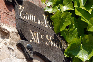 Ville de Vernon, vieille enseigne sur support bois, département de l'Eure, Normandie, France
