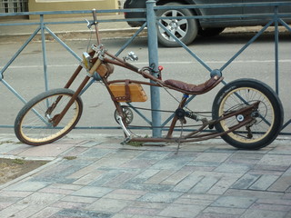Obraz premium stary rower na ulicy