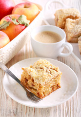 Apple and raisin crumble topping cake