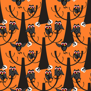 Halloween owl and skull in the foreat background. Horror Halloween seamless pattern.