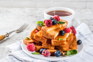 Baked french toasts with berries